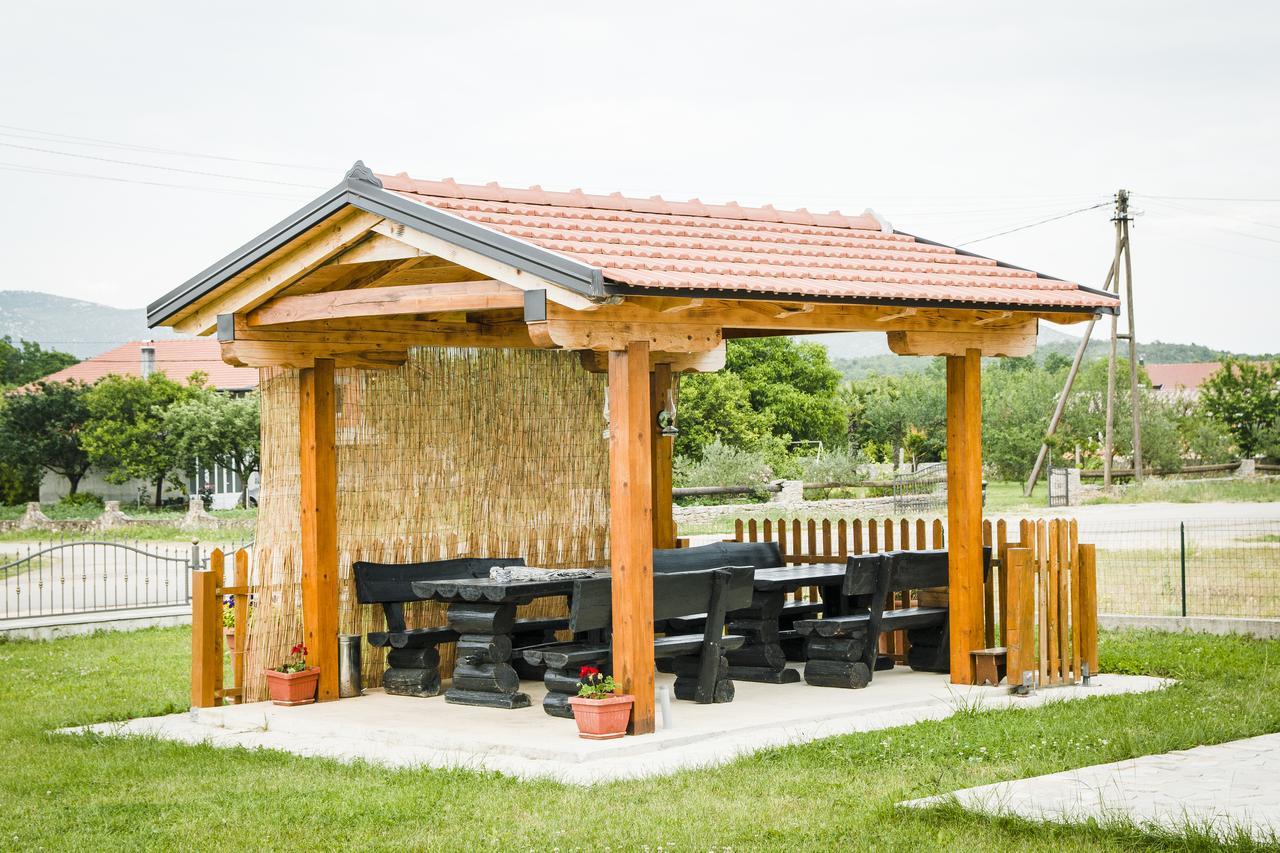 Apartma Kravica *
